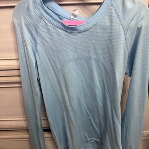 Lululemon shirt size 4